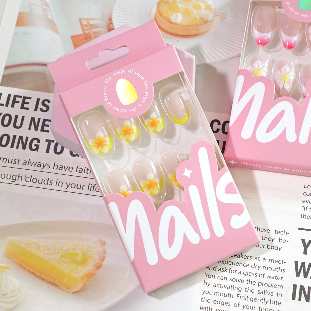 Artificial Nail Art with Blooming Design Kalsten