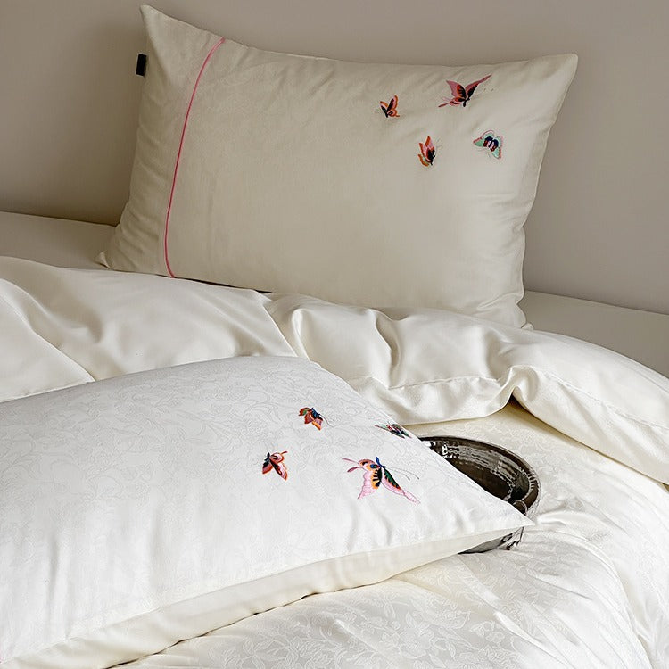 Satin-Jacquard bedding set with embroidered butterfly details