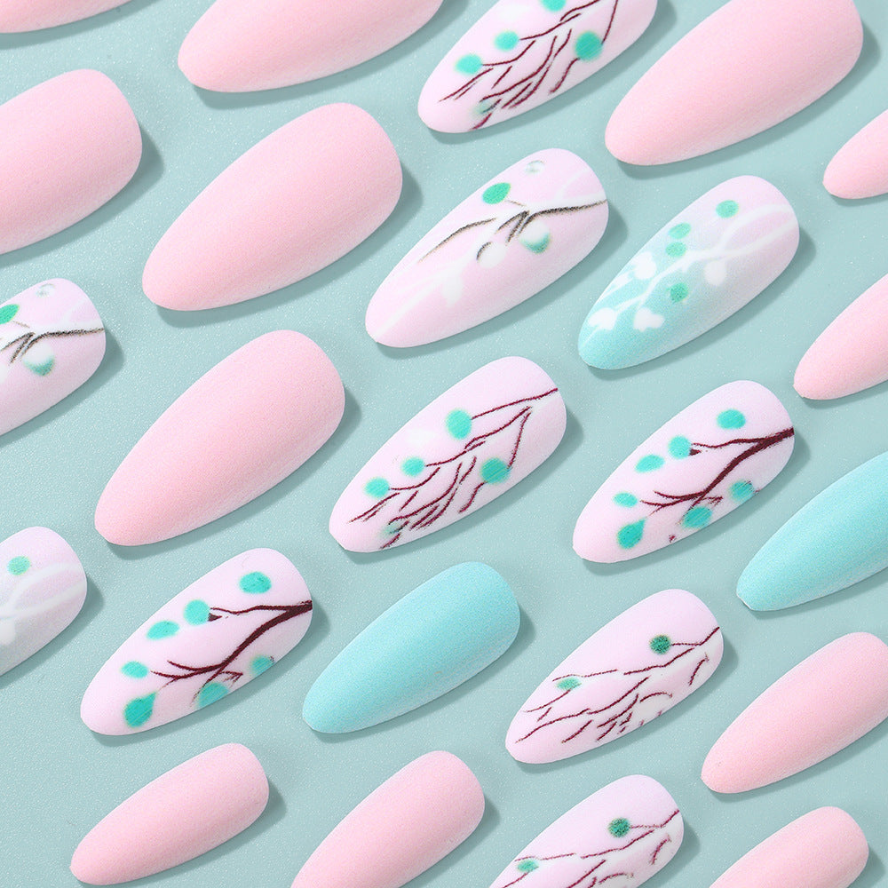 Artificial nails in romantic floral design Kalsten