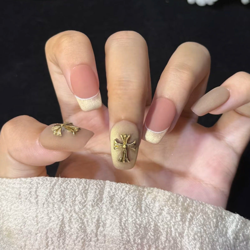 Artificial nail set with festive gift design and elegant glitter accents Kalsten