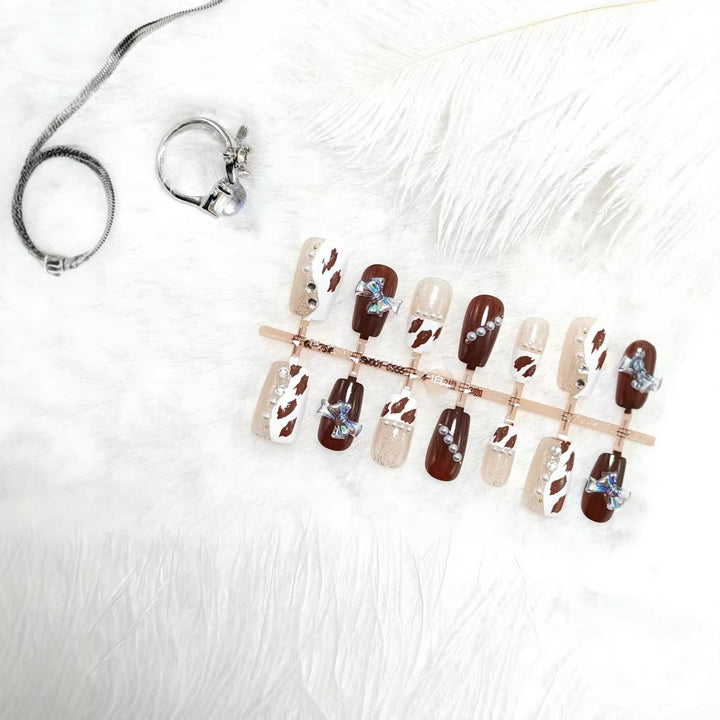 Artificial nails with sparkling rhinestone and bow accents Kalsten