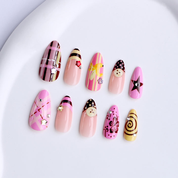 Artificial nails with playful 3D elements Kalsten