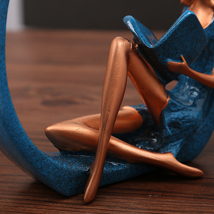 Decorative art figure in modern design Kalsten