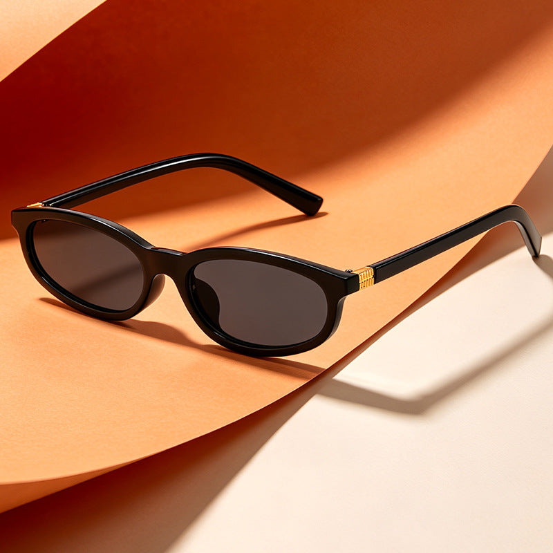 Elegant Vintage-Inspired Sunglasses Kalsten