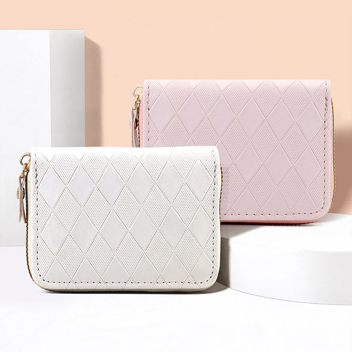Elegant Diamond-Patterned Zip Wallet