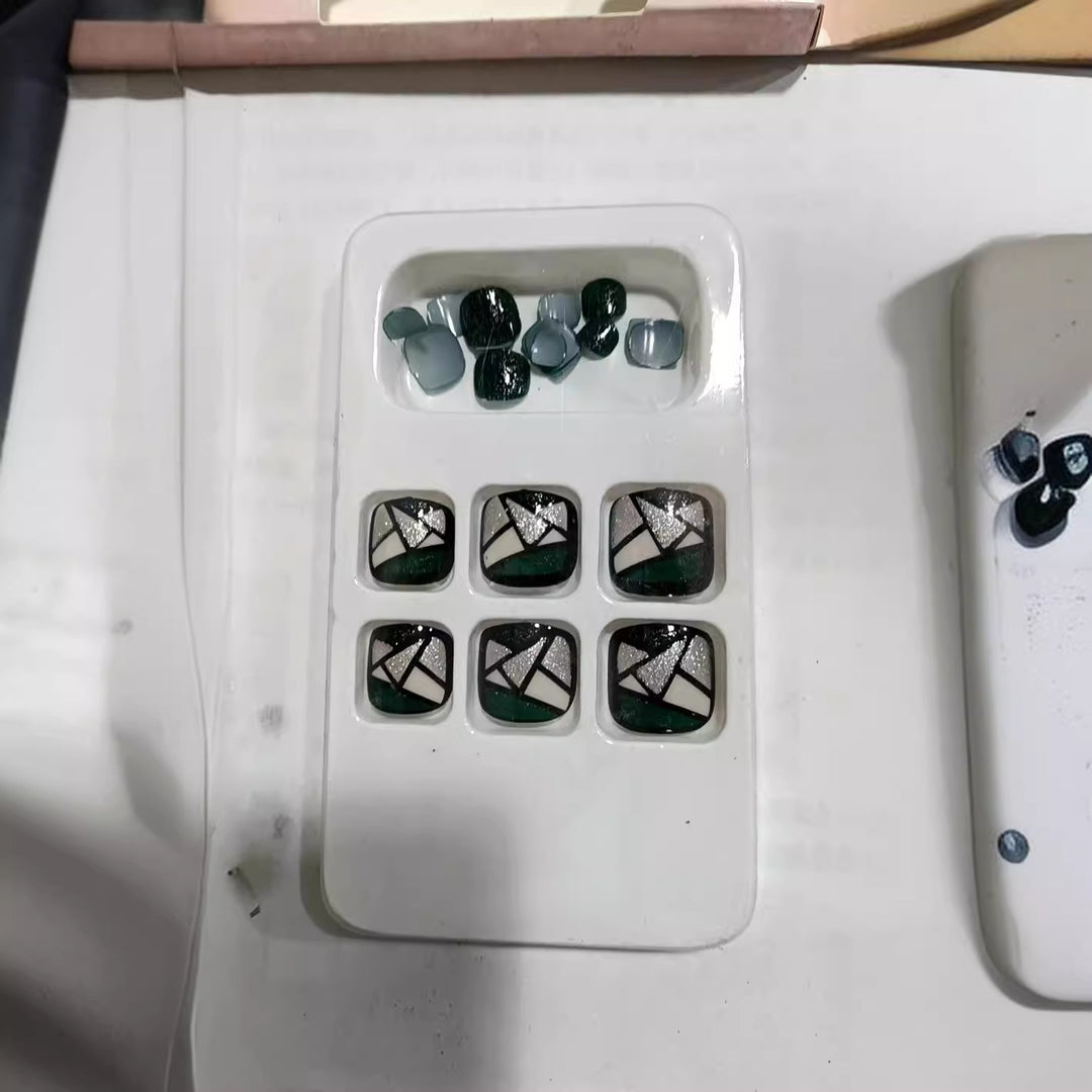Geometric Design Press-On Nail Set Kalsten