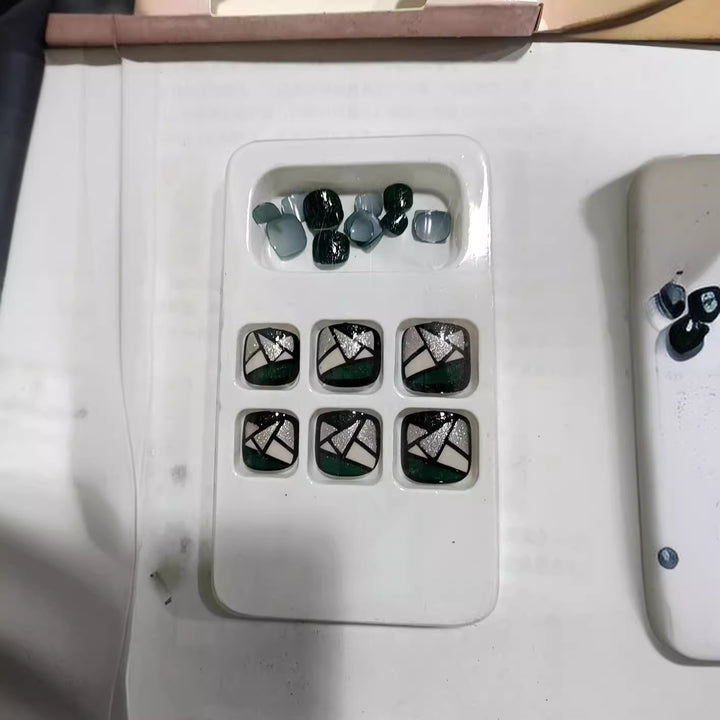 Geometric Design Press-On Nail Set Kalsten