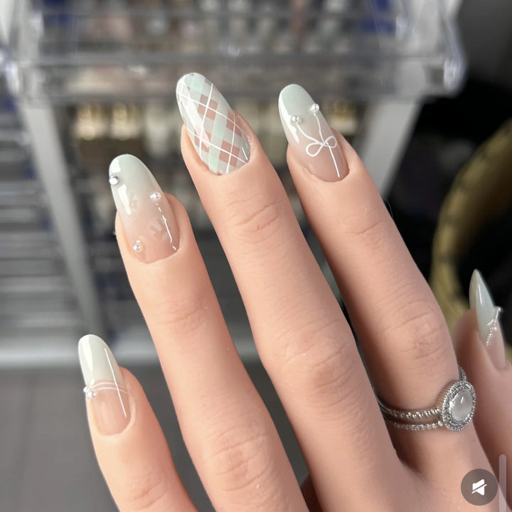Decorative Press-On Nail Art Set Kalsten