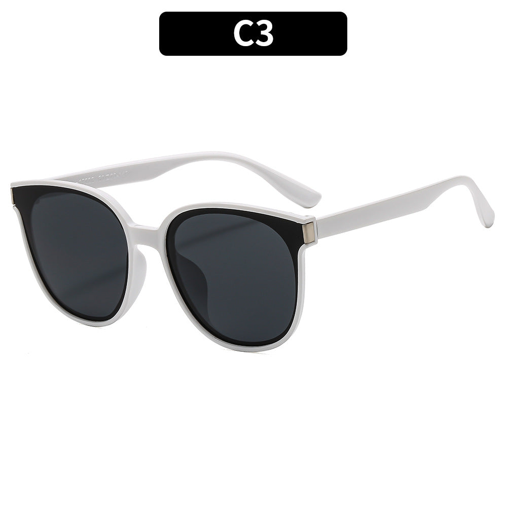 Stylish Cat-Eye Sunglasses with Vibrant Lenses