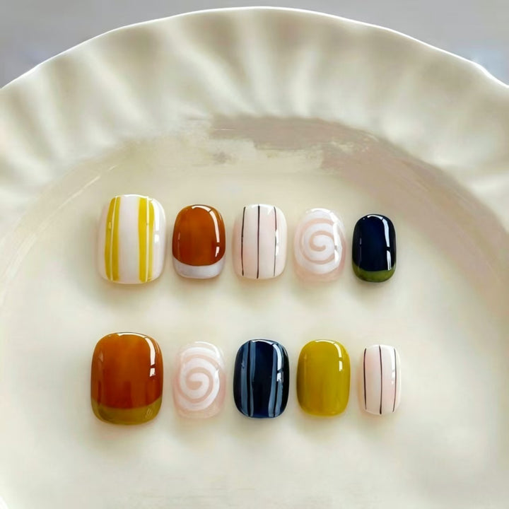 Artistic Cat-Themed Press-On Nail Art Set Kalsten