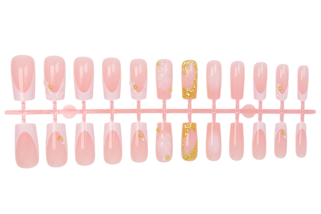 Artificial nail set with elegant gold accents Kalsten