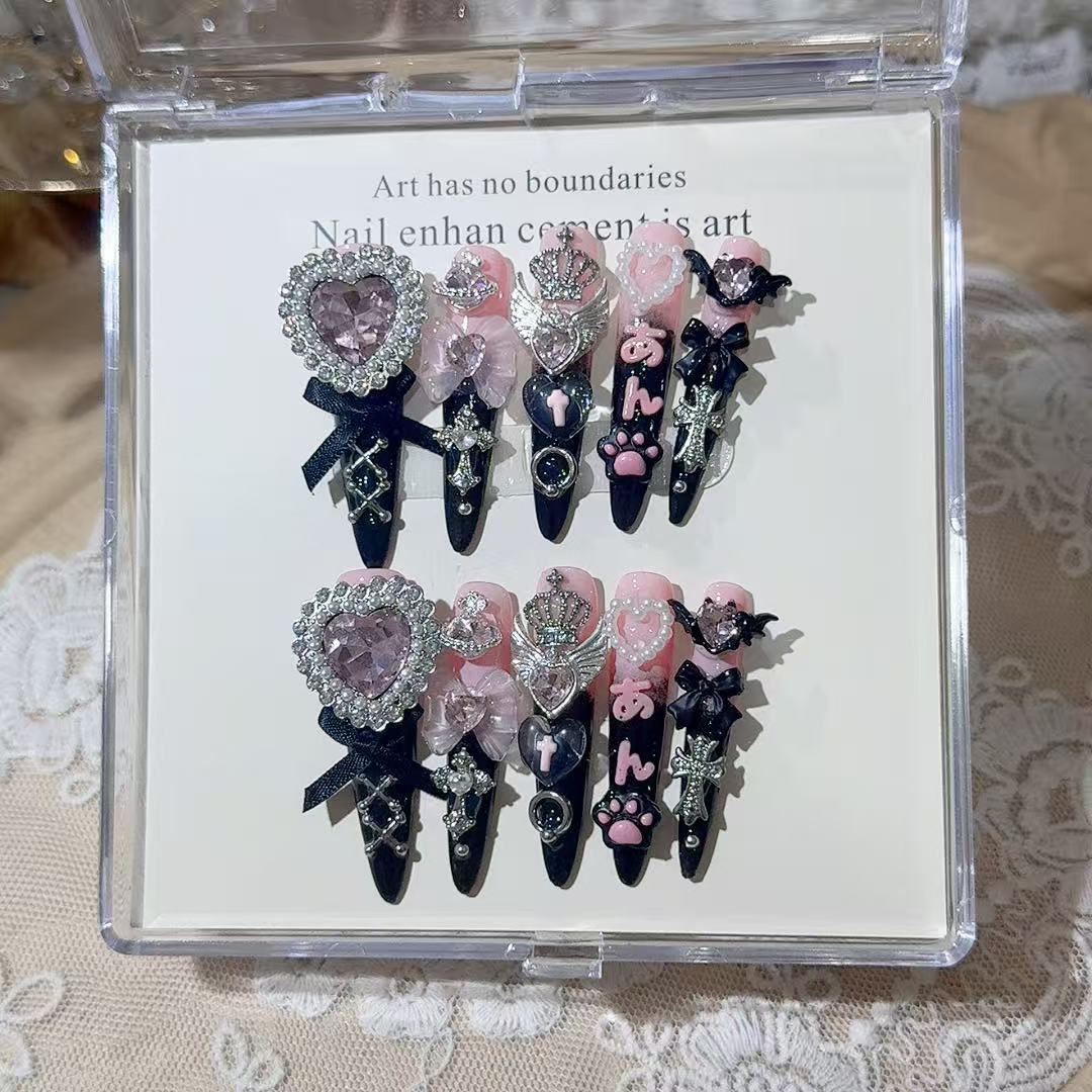Artistic Nail Art Tips