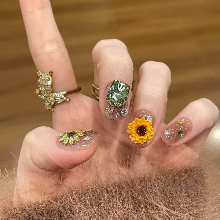 Artificial nails with sparkling appliqués and floral designs Kalsten