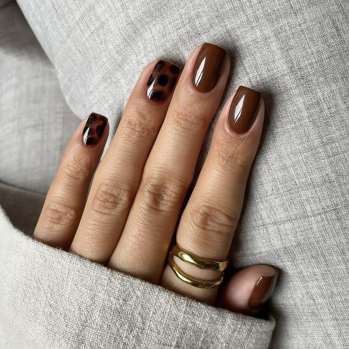 Nail art set with elegant leopard pattern Kalsten