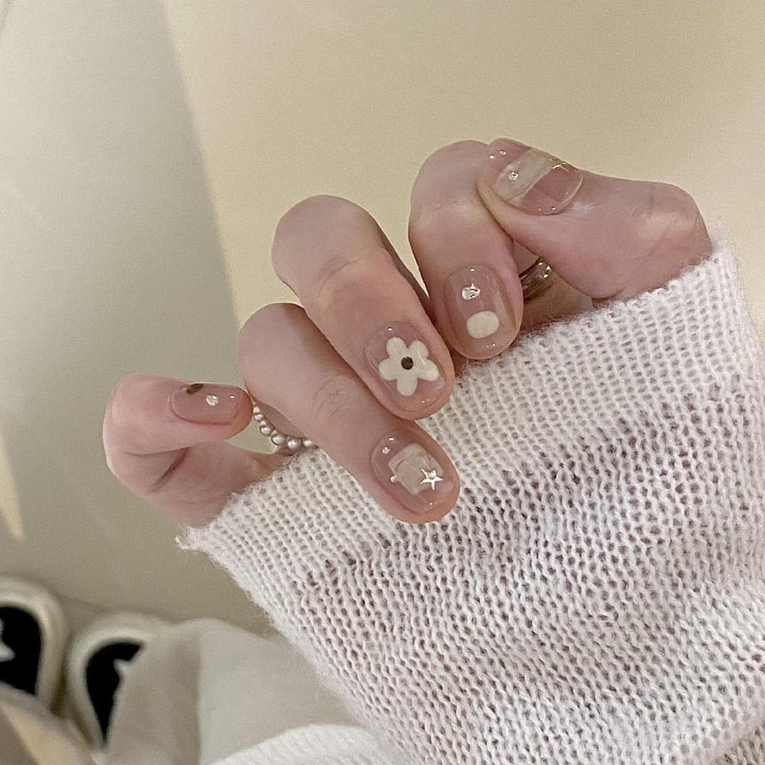 Artificial nails with elegant floral designs Kalsten