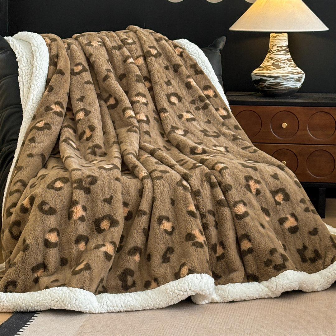 Women's Plush Leopard Print Throw Blanket