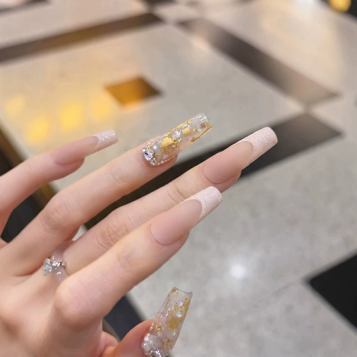 Luxurious Decorative Press-On Nail Set with Artistic Elements Kalsten