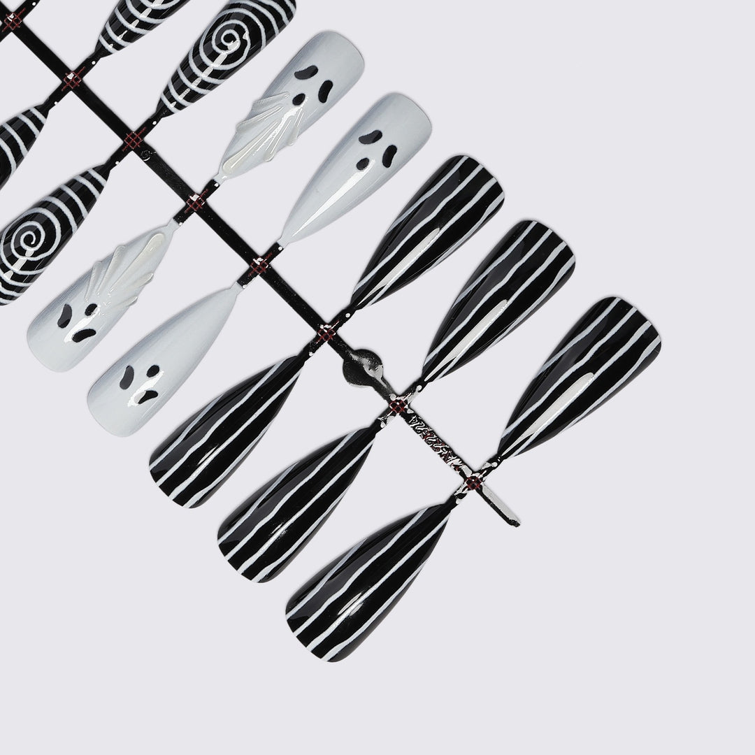 Fake nail set with spooky Halloween designs Kalsten
