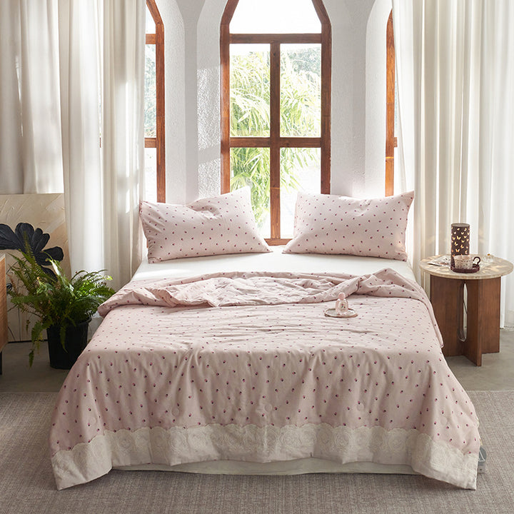 Ladies elegant bedspread with delicate floral pattern Kalsten