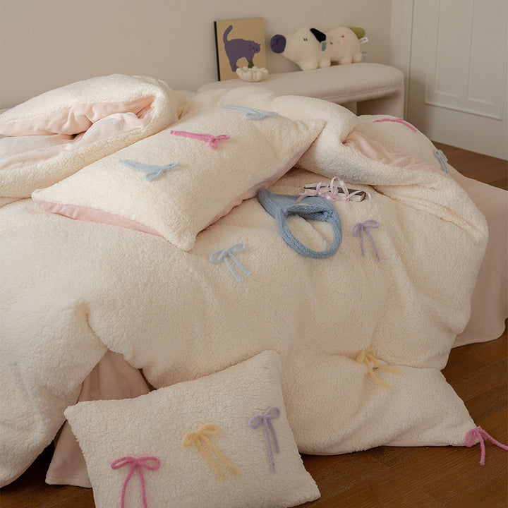 Reversible teddy fleece bedding set with 3D bow appliqués and heart decorative pillow