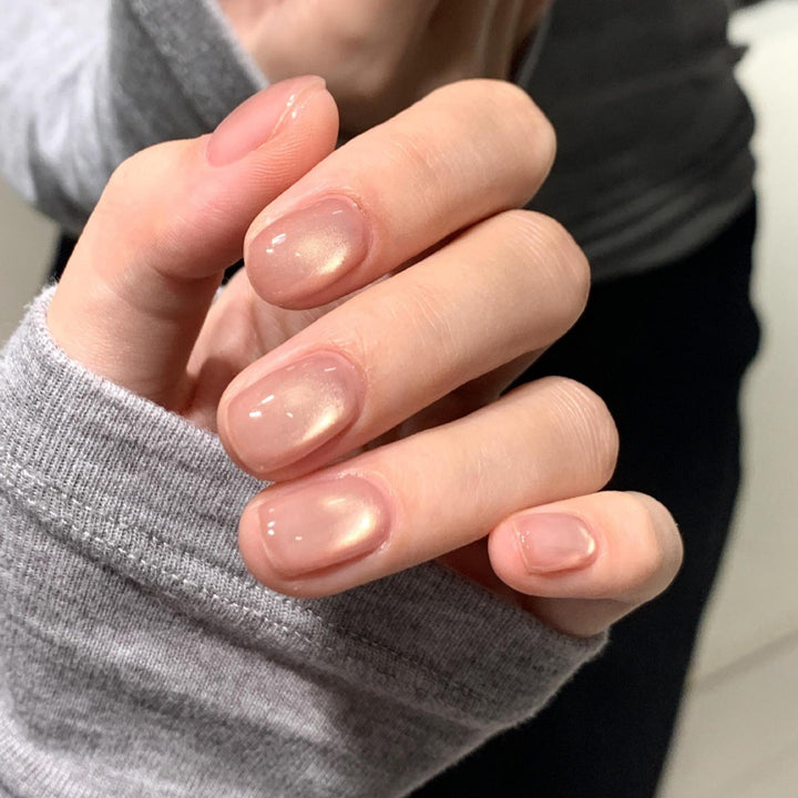 Shiny artificial nails with natural effect Kalsten