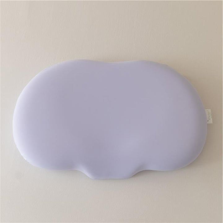 Ergonomic baby pillow against flat head with memory foam