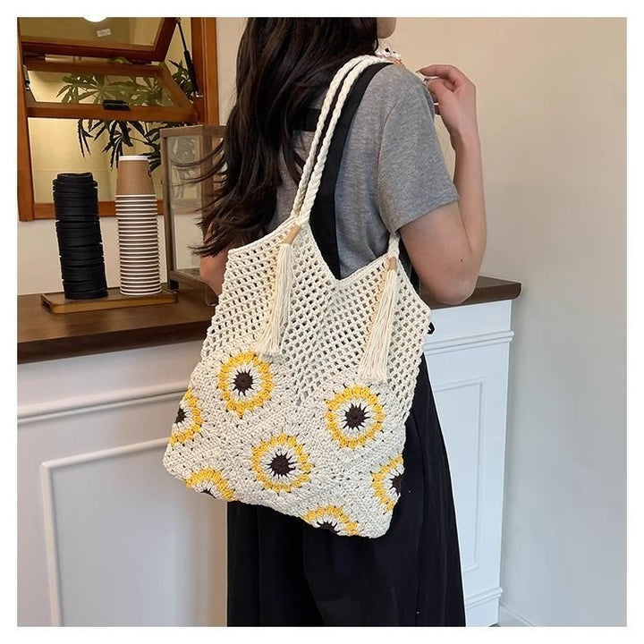 Hand-knotted leisure bag with floral pattern Kalsten