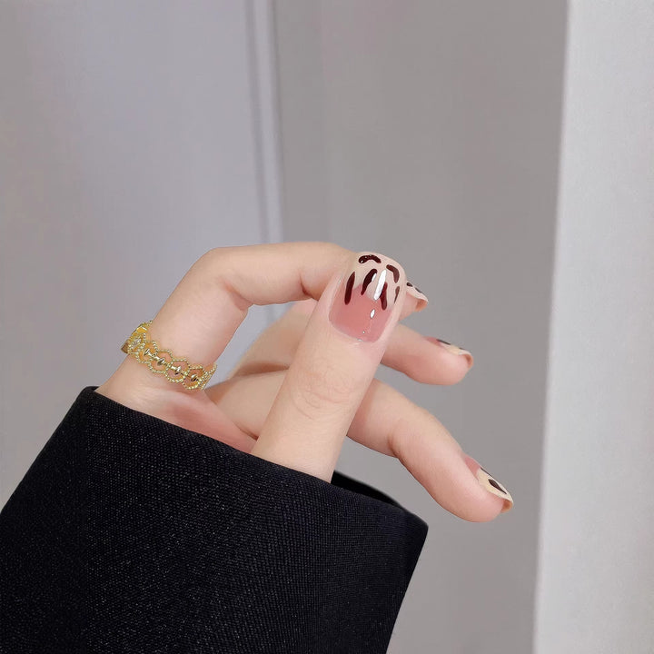 Artistic Press-On Nail Set with Modern Abstract Design