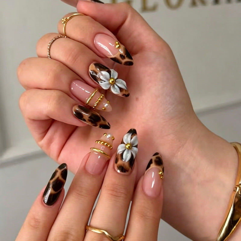 Artistic Nail Tips with Animal Designs Kalsten