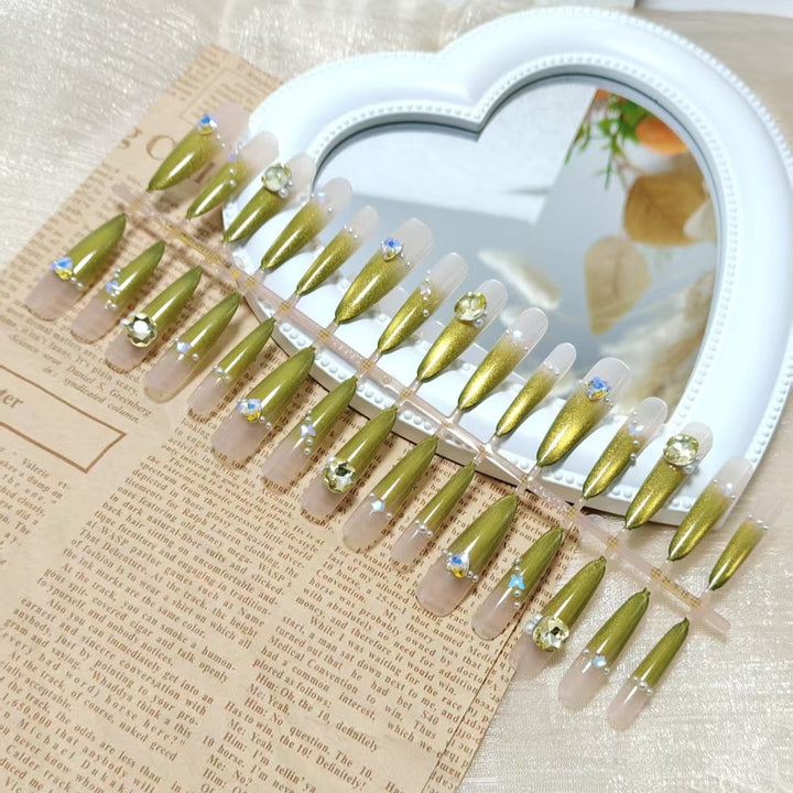 Artificial nail set with glamorous jewelry embellishments Kalsten