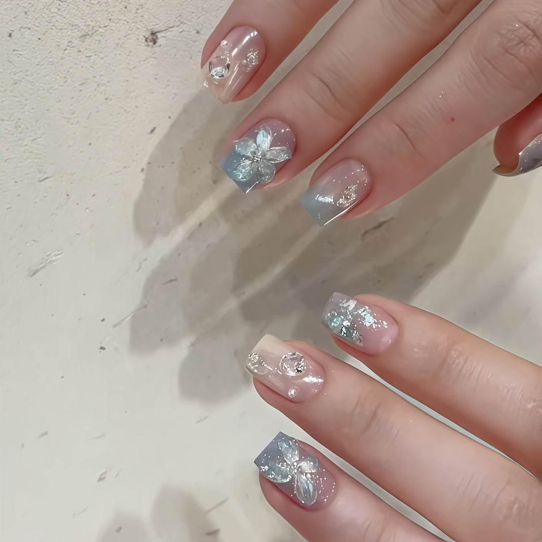 Art nails with floral accents Kalsten