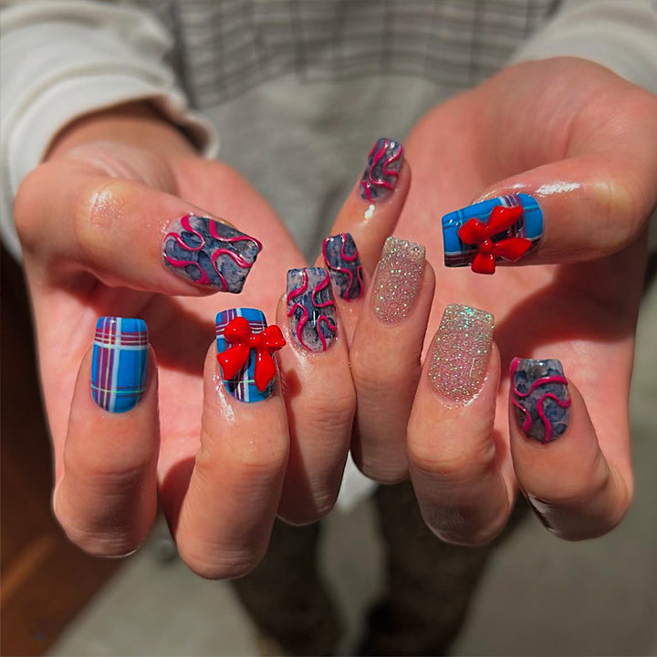 Artificial nails with festive gift design and glitter Kalsten