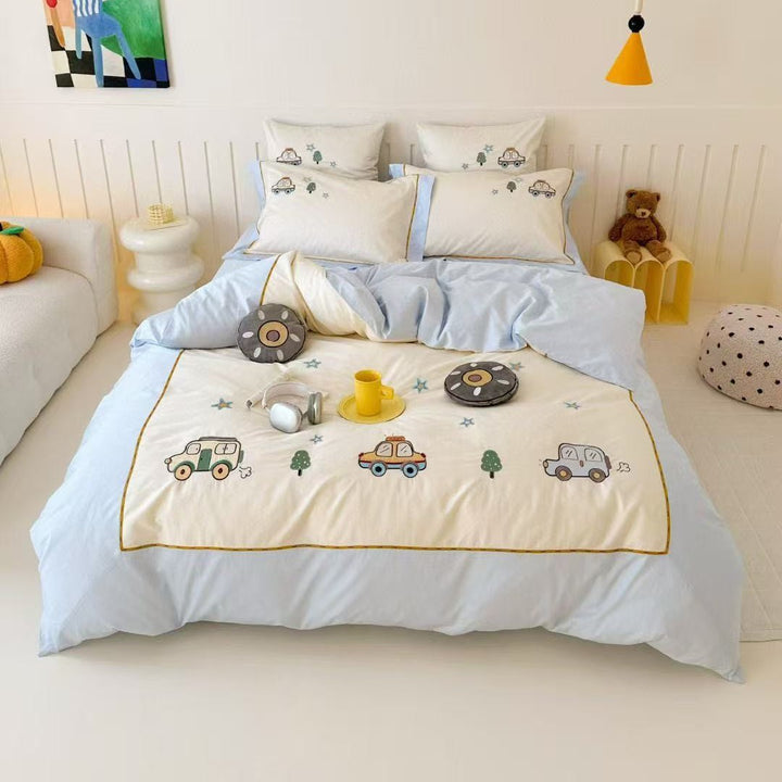 Children's bedding set with astronaut and star print, reversible function