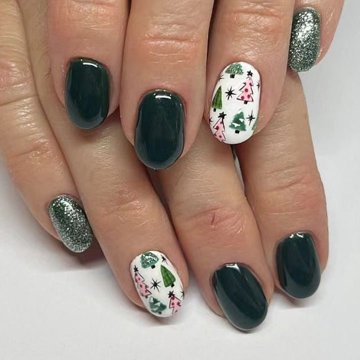 Festive Holiday-Themed Nail Art Kalsten