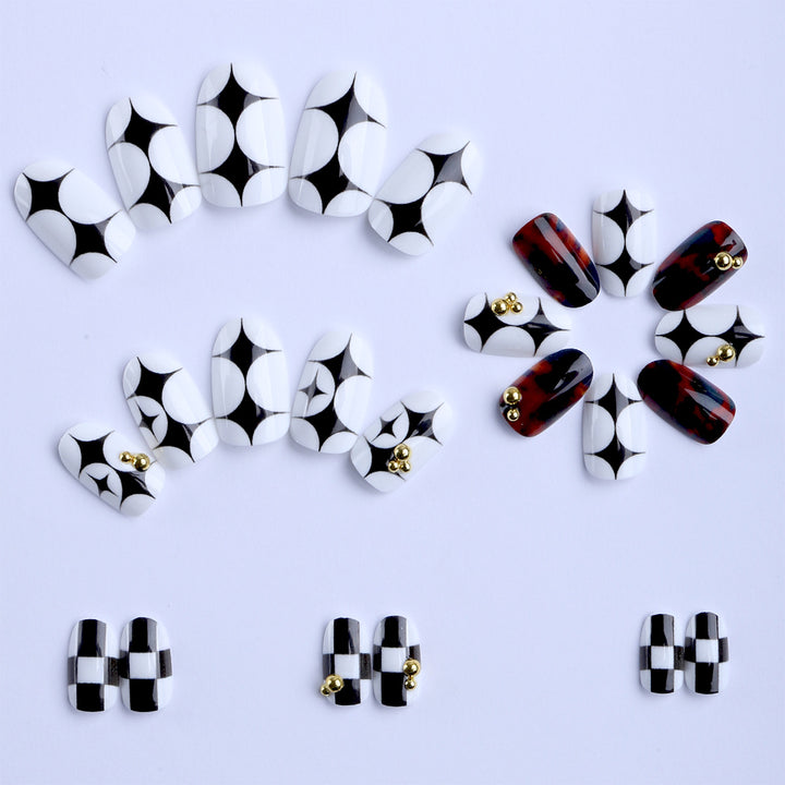 Artificial nails with modern geometric pattern and golden accents Kalsten