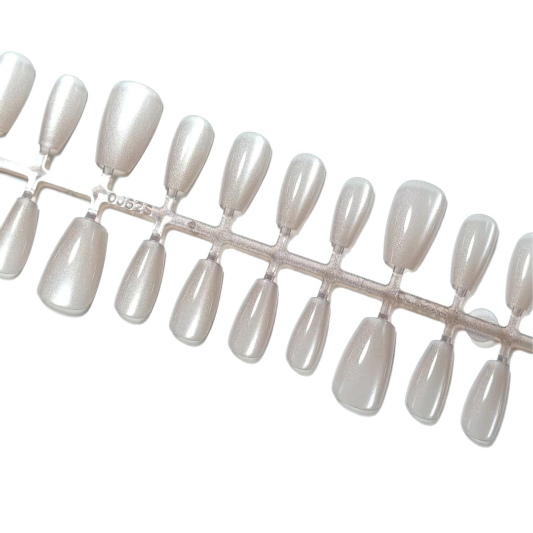 Artificial Nails in Elegant Nude Look Kalsten