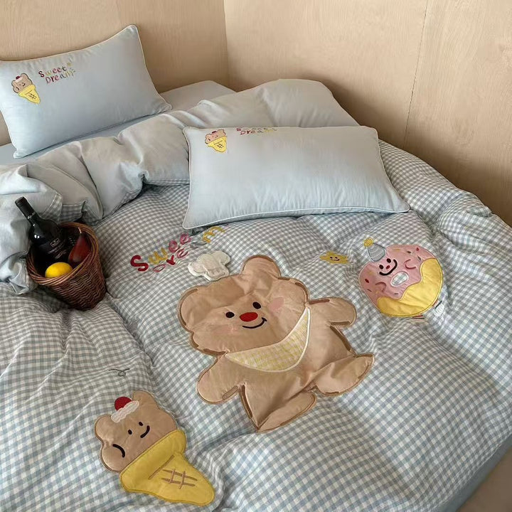 Children's duvet cover set with quilted gingham and cute appliqués