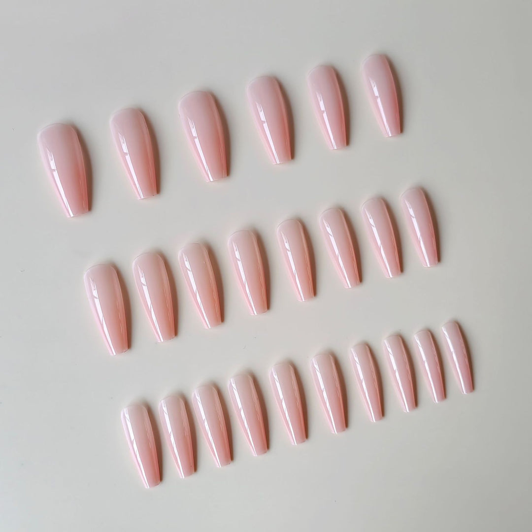 Art nails with elegant high-gloss finish Kalsten