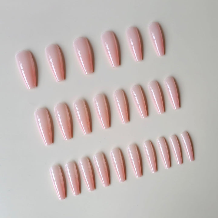 Art nails with elegant high-gloss finish Kalsten