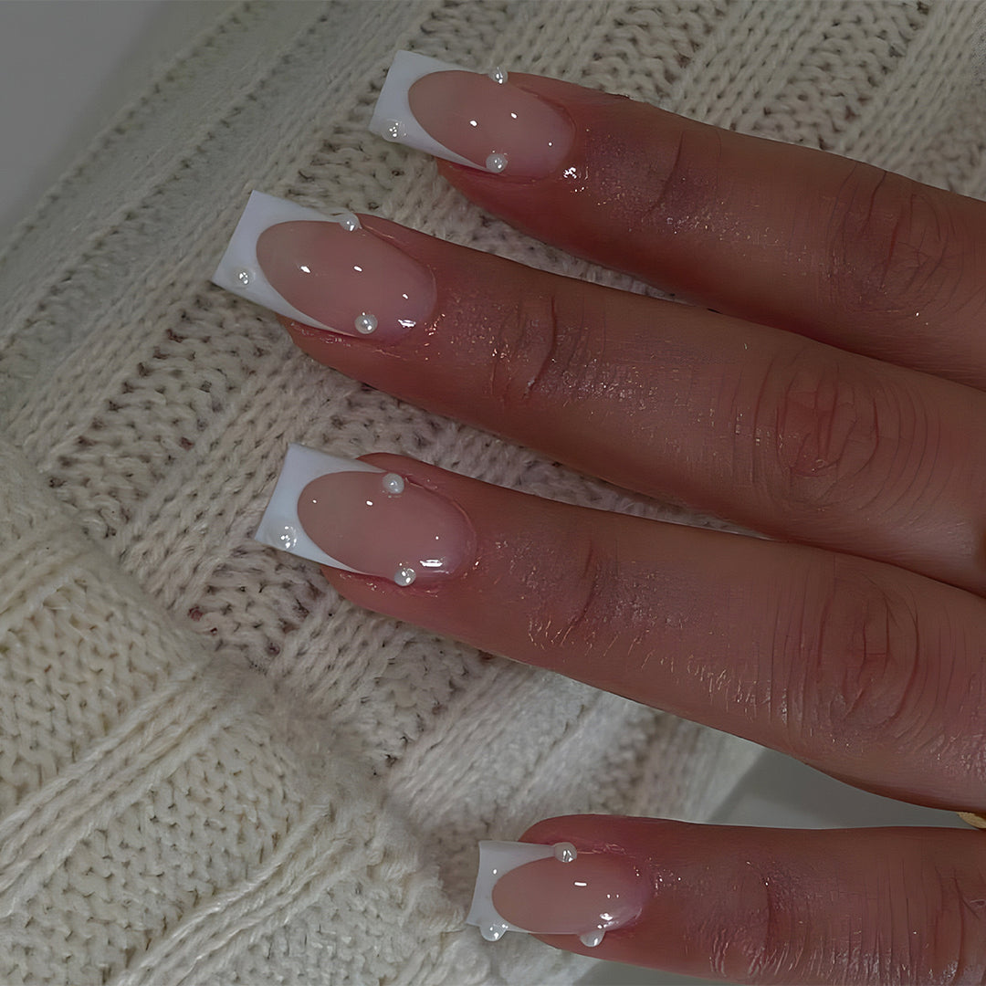 Artificial nail tips with elegant pearl accents Kalsten