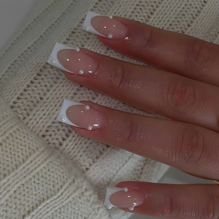 Artificial nail tips with elegant pearl accents Kalsten