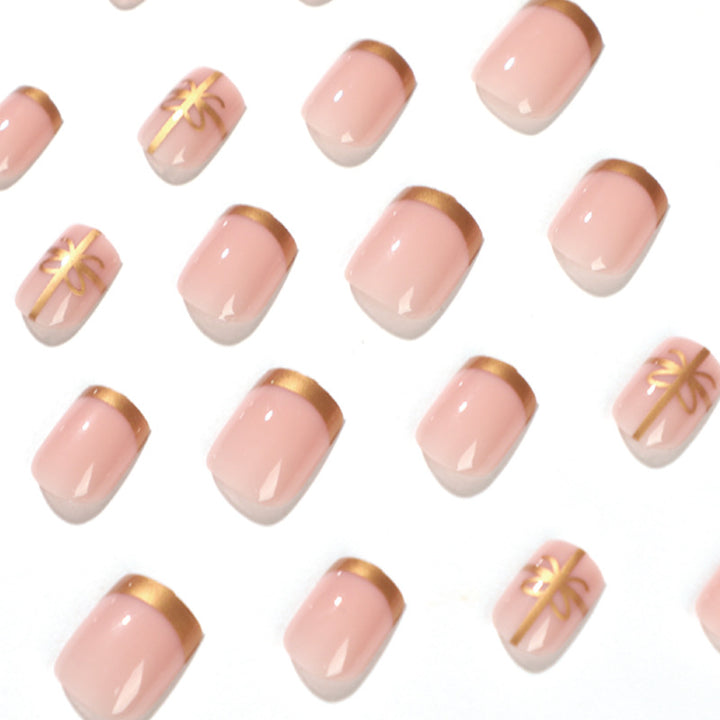 Elegant nail design with gold accents Kalsten
