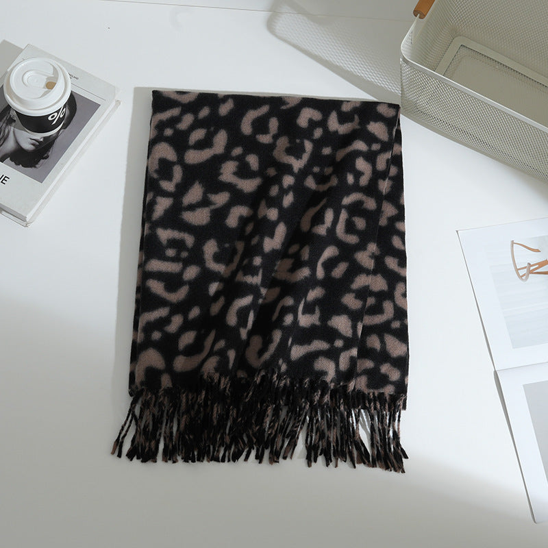 Ladies Elegant and patterned animal scarf with fringes Kalsten