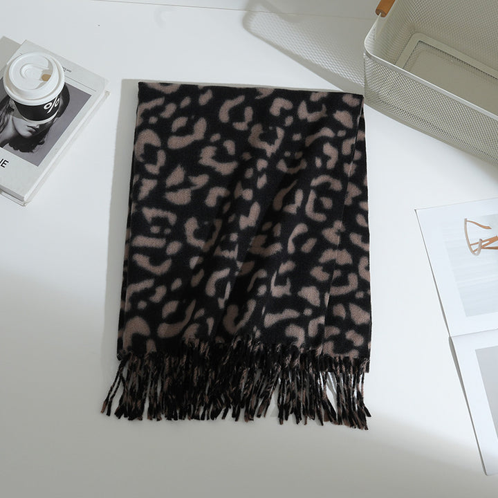 Ladies Elegant and patterned animal scarf with fringes Kalsten