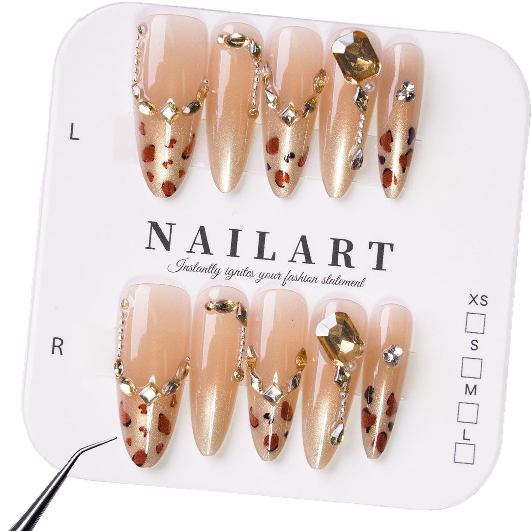 Glamorous artificial nails with elegant glitter accents and leopard details Kalsten