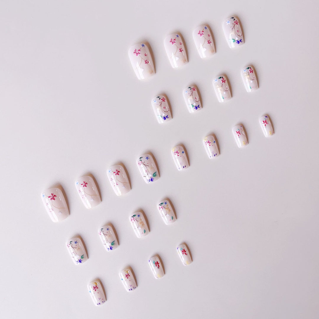 Nail set with floral accents and transparent shine Kalsten