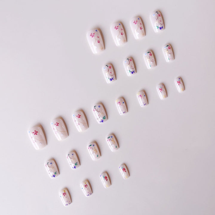 Nail set with floral accents and transparent shine Kalsten
