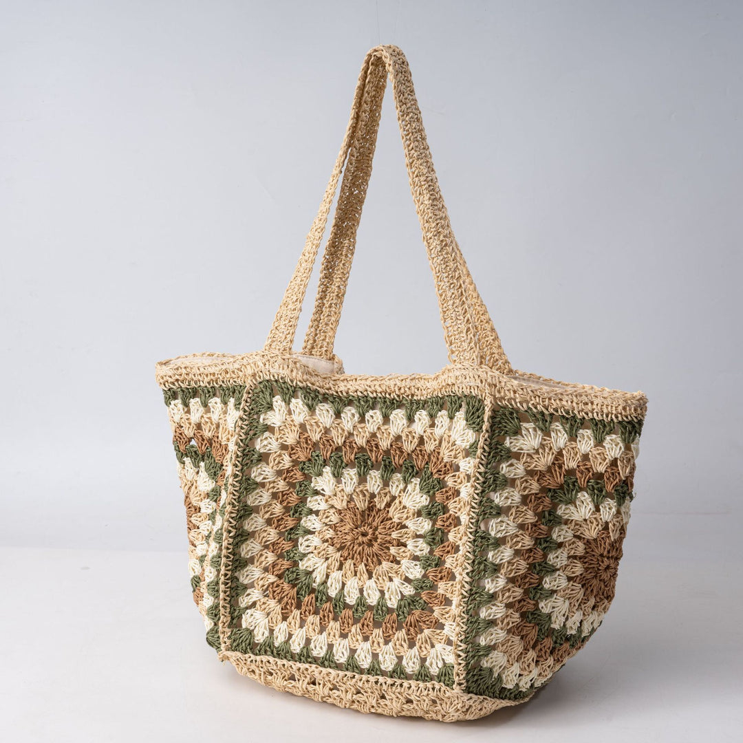 Beach bag made of hand-woven natural material with a square pattern Kalsten