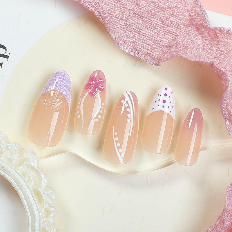 Artifical nails with delicate floral and geometric patterns Kalsten