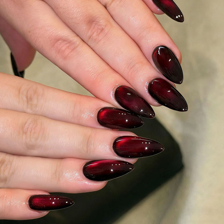 Artificial Nails in Elegant Design with Shimmering Finish Kalsten